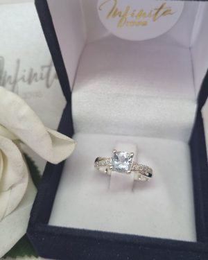 anillo_elegancia_entrelazada_joyasinfinita