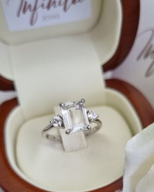 anillo_elegante_realeza_joyasinfinita